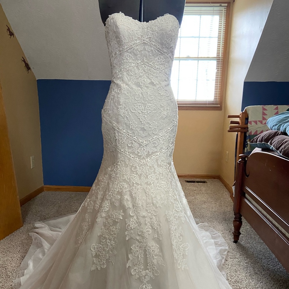 Ivory wedding gown, perfect condition, never worn. Fit and flare style